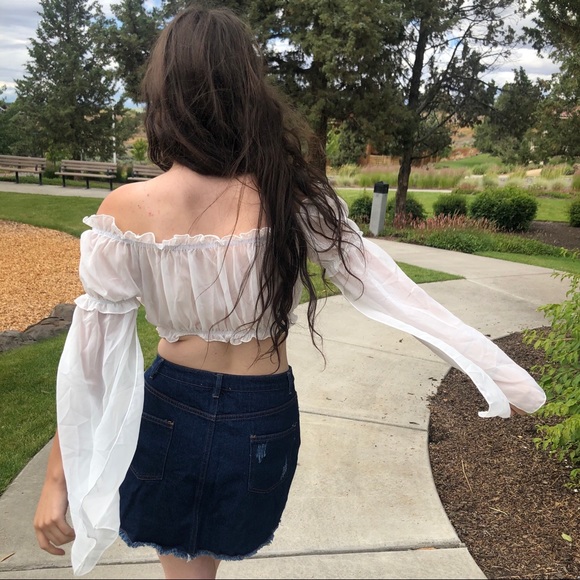 SOLD Selena Bardot Top 🎼 - Picture 3 of 3